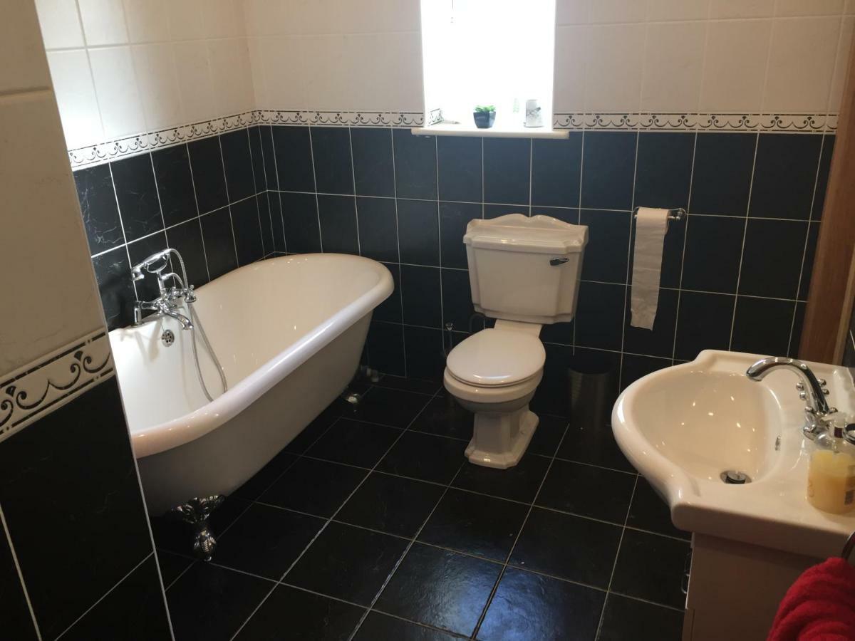 Flushing Meadows Hotel Crossmolina Eksteriør billede